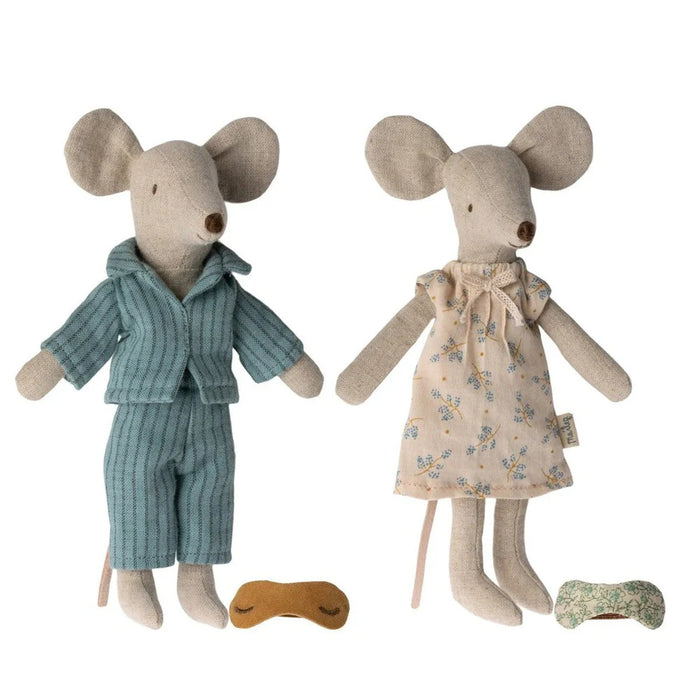 Mom and dad mice in cigar box